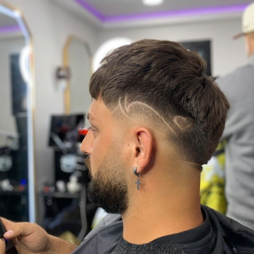 Corte con diseño lateral
